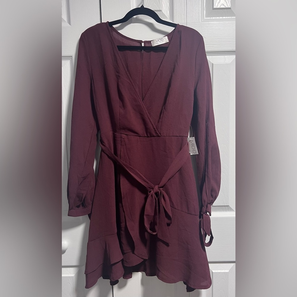 NWT MOD ON TREND Long Sleeved Plum Dress with tie belt.